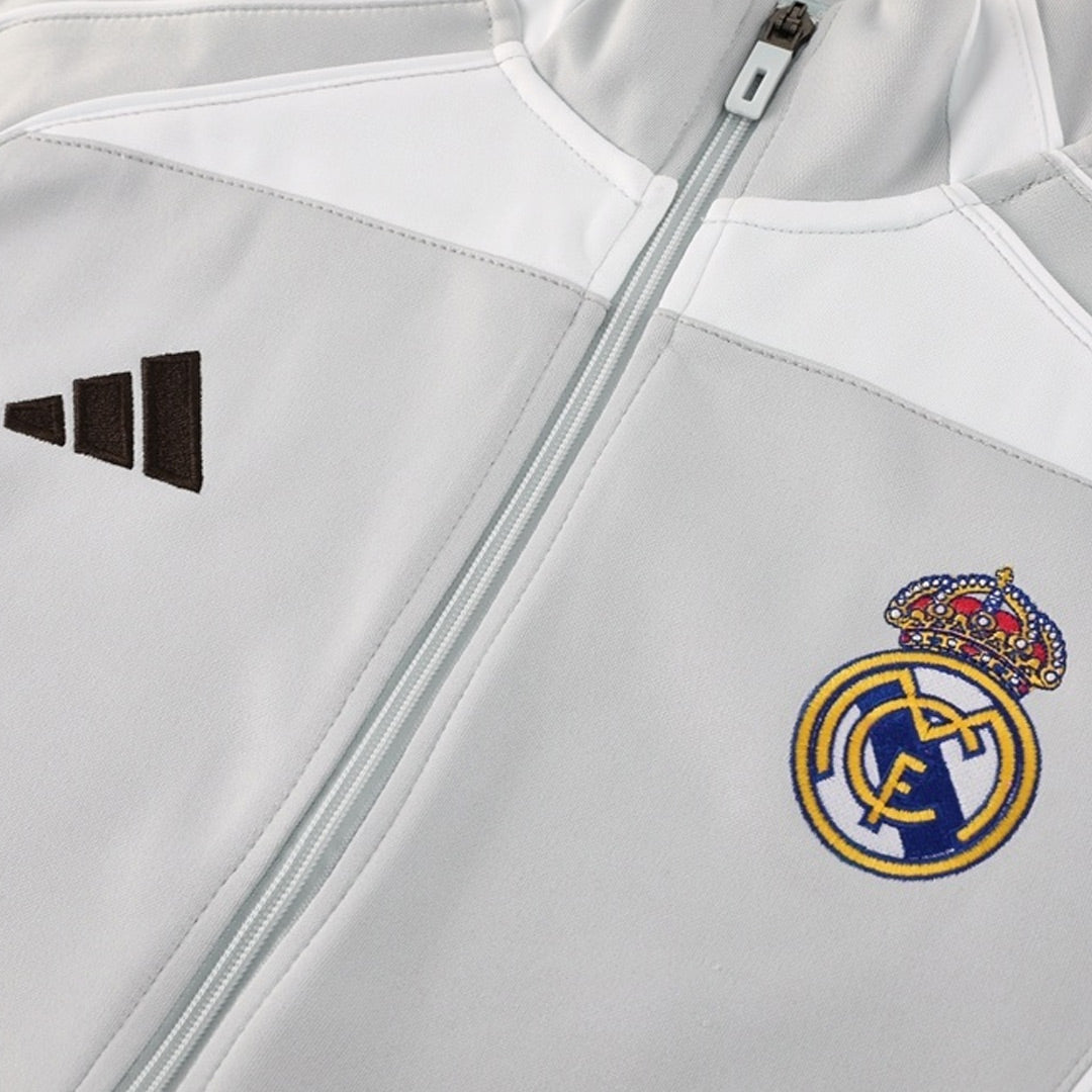 Real Madrid Hemma Träningsset (Jacka+Byxor)
2025/26 Grå