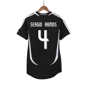 Retro Real Madrid Borta Fotbollströja SERGIO RAMOS #4 2006/07